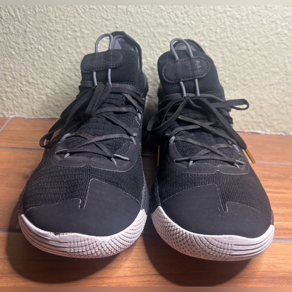 🔥Under Armour Curry 6 Team Basketball Sneakers Shoes Black, White, Gold Size: 11 - Picture 2 of 6